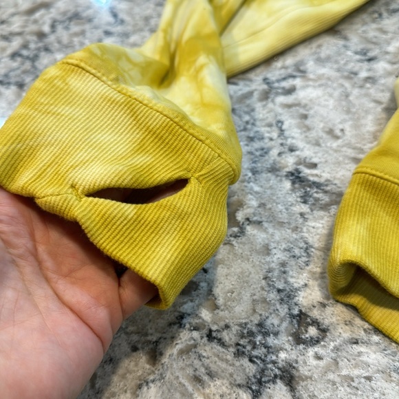 All in motion | Tie Dye Sweatshirt w/ Pockets & Thumbholes in Yellow Size XXL - Picture 7 of 10